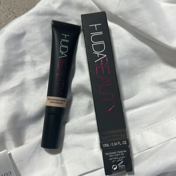 💕🍭Huda Beauty Graham Cracker Overachiever Concealer - Picture 3 of 7